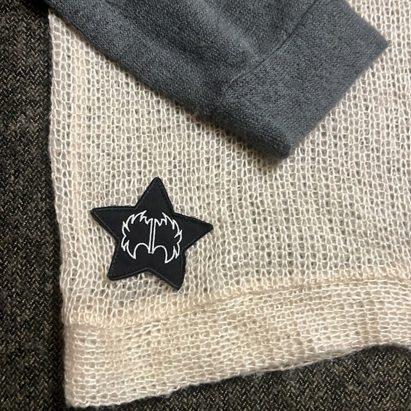 Federation sz L open knit bright sweater grey sleeves with patches - Picture 4 of 9